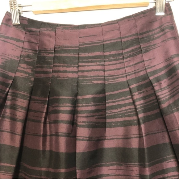 BANANA Republic 100% Silk Burgundy Abstract Printed Mini Skirt, size 2 - Picture 3 of 10